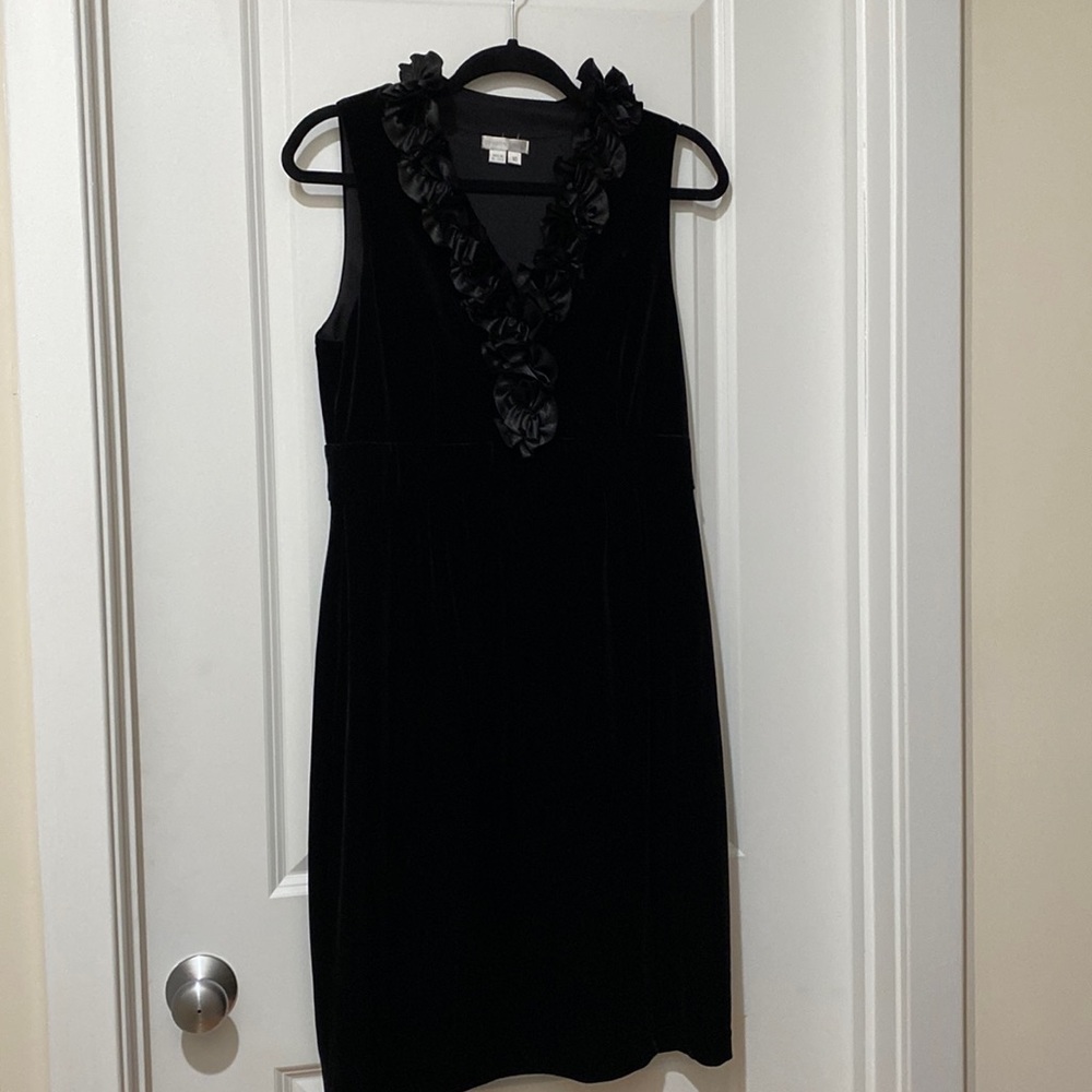 London Times Black velvet sleeveless dress size 10